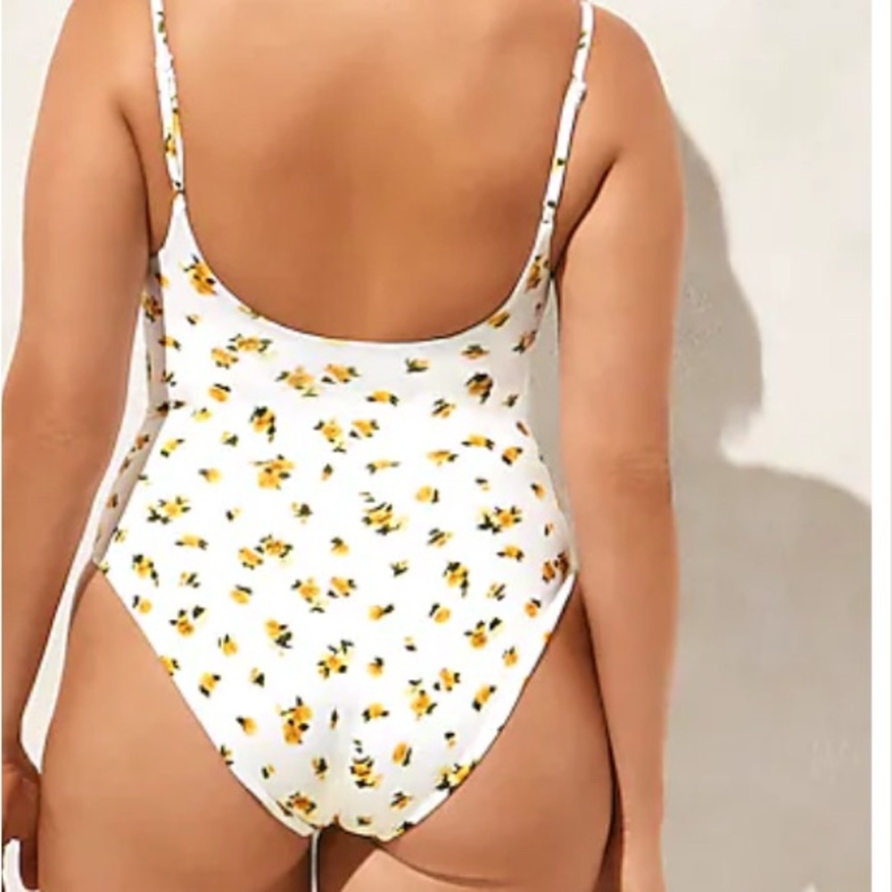 J. Crew White Floral Swimsuit. Lana one-piece in Classic Sculpt - Picture 6 of 6